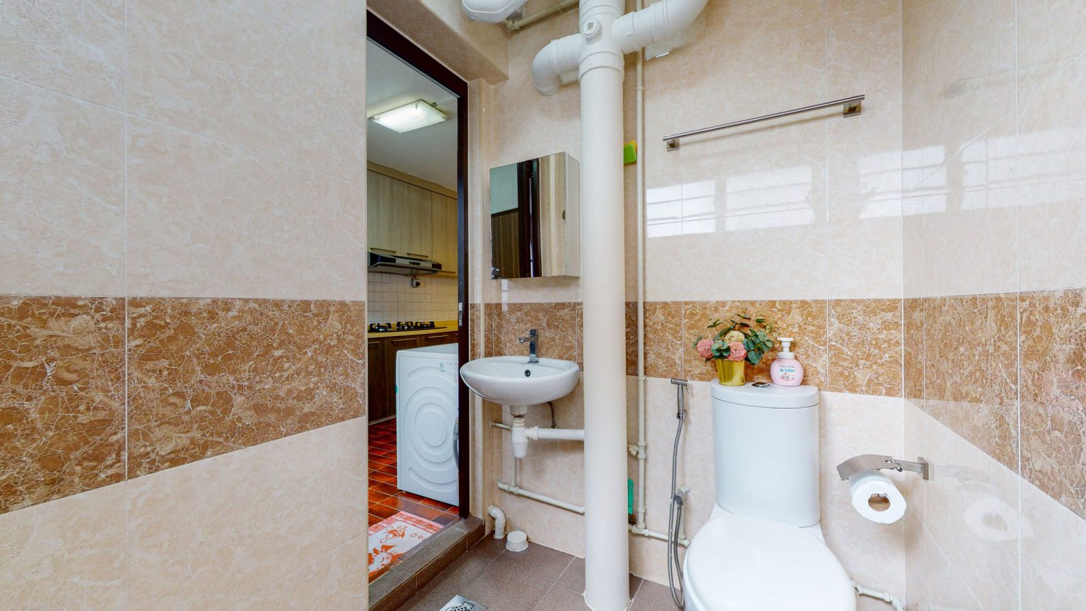 Toilet 107 towner 3 room HDB for sale